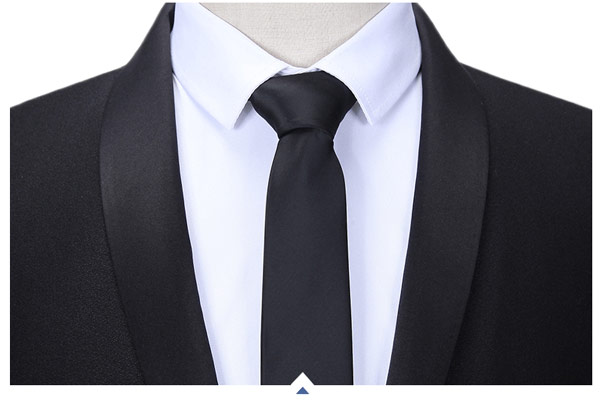 一粒扣青果領(lǐng)商務(wù)西裝定制領(lǐng)型細(xì)節(jié)特寫(xiě)圖