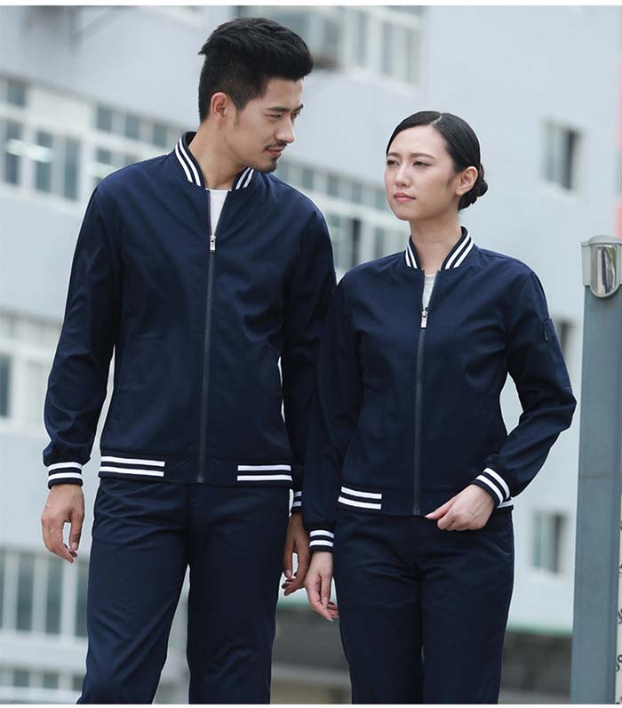 藏藍色棒球款春秋冬長袖工作服定制之模特效果展示圖